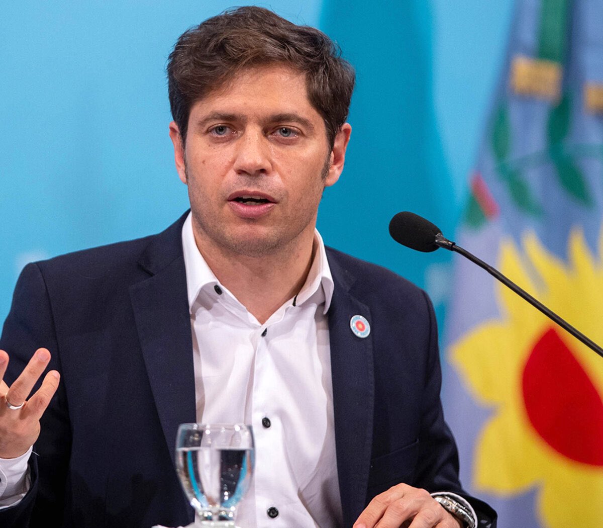 DiazPerezDario's tweet photo. En nuestra provincia de Buenos Aires  (bastión del peronismo) se está define el futuro de la vida política de Argentina. 
Nuestro movimiento tiene un compromiso fundamental.
Hoy es tiempo de Axel @Kicillofok de acompañarlo y respaldarlo sin deslealtades. https://t.co/zW4cIiDB0U