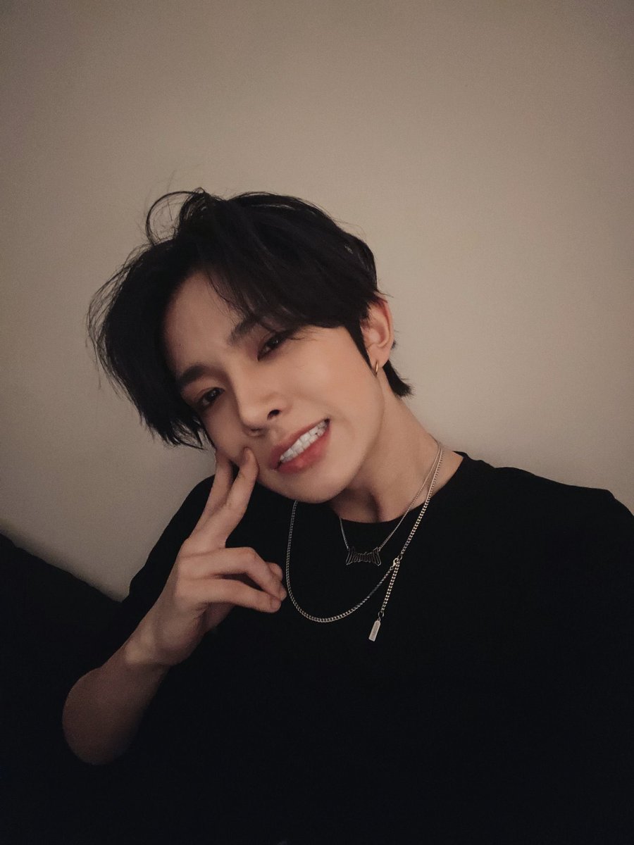 tiniehee's tweet photo. beginning of the year        end of the year https://t.co/qVeIp7Lhhk