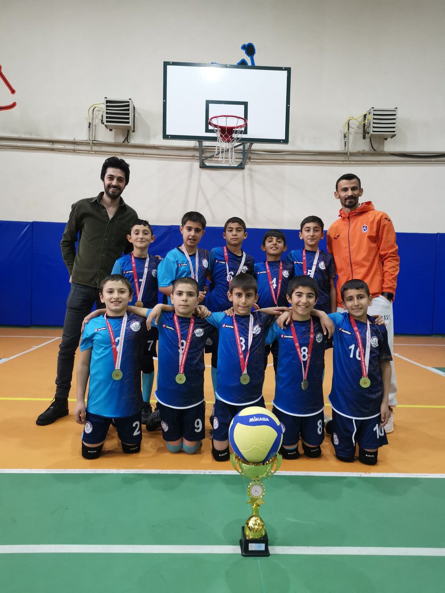 Okul Sporları Küçükler Kategorisi  Voleybol İl Birinciliği Müsabakaları
Küçükler  Erkek Takımı İl 1. si
🏐🥇🏆🥇🏐
#AdımAdımHayallere

#AdımovaSporAkademisi
#AdımovaOrtaokulu

 <a href="/MNesipMahir/">Mehmet Nesip MAHİR</a> <a href="/hasan_kokrek/">Hasan Kökrek</a>  <a href="/mehmetozmus_/">Mehmet ÖZMÜŞ</a> <a href="/Firat_Guzelyuz/">l</a> <a href="/sezas10/">Sezas10</a>