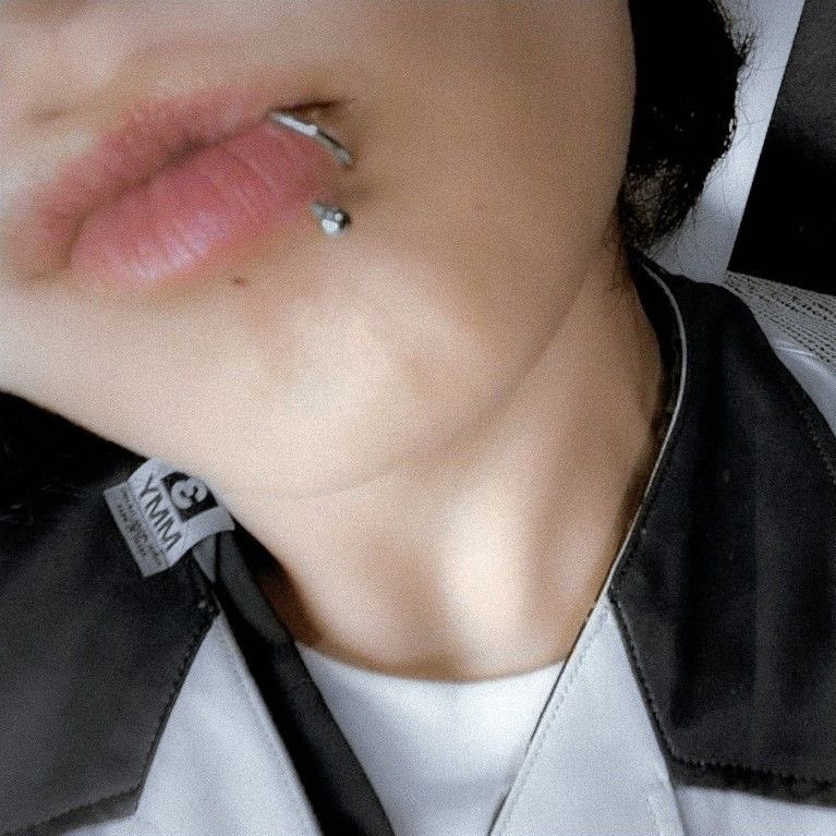 popiconkoo's tweet photo. A thread about Jungkook's iconic lip piercing ~ https://t.co/Ml35CCMTmo
