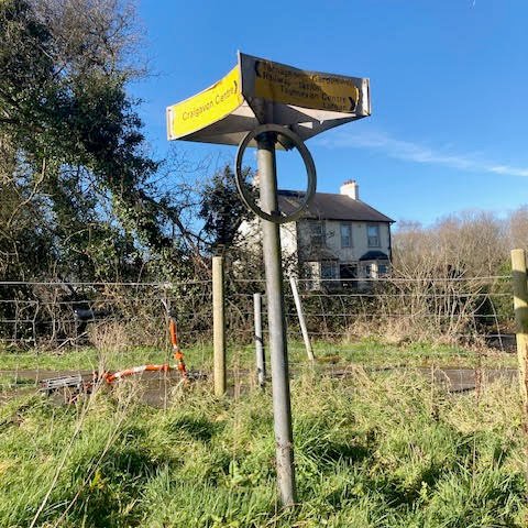 cyculcc's tweet photo. The #BlackPaths has no signage to help residents/visitors navigate the network. Almost all original signage from 60s-70s is gone.
Some of the original waymarking still exists in remote areas. They should be saved, renovated & new signage created to match.
@EoinTennyson https://t.co/LmNRV044Dt