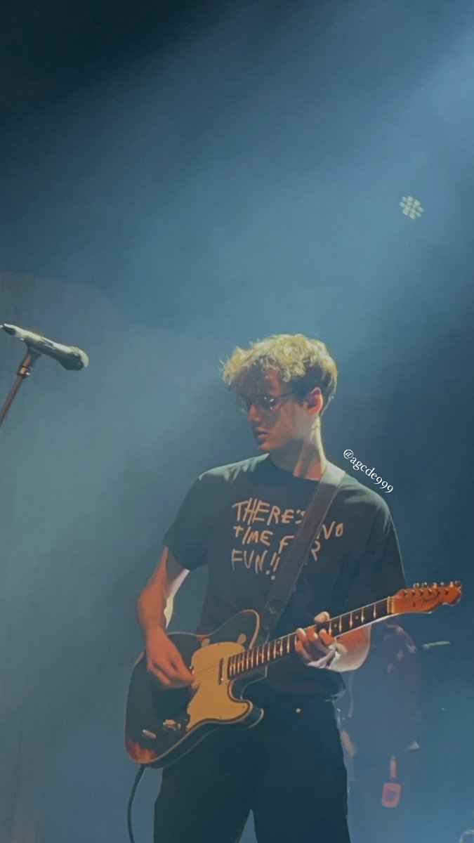 agcde999's tweet photo. i post it on reddit but twitter also deserve this. I found this picture in my gallery from lovejoy gig in Gdańsk. i’m so proud of it🥹
#LoveForLovejoy #lovejoy #wilbursoot https://t.co/w77HPuFoFF