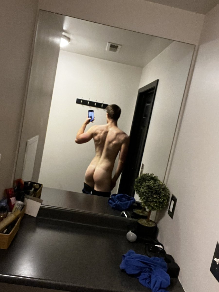 str8collegeboy's tweet photo. https://t.co/wRMKakETIz