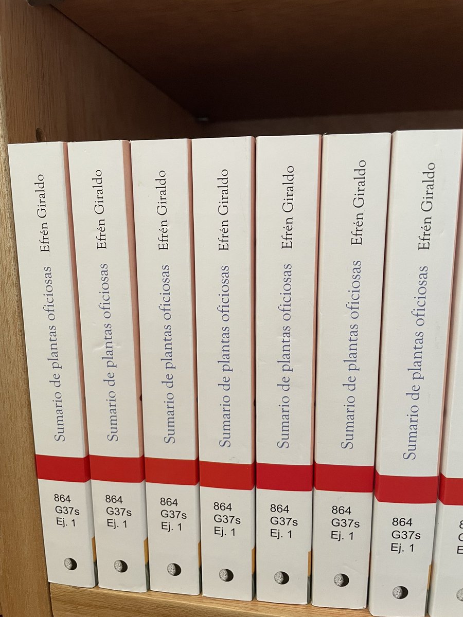 Una de las grandes alegrías de este año fue el Premio Nacional de Ensayo para “Sumario de plantas oficiosas” de Efrén Giraldo. Además porque habrá ejemplares en las bibliotecas públicas del país, esperamos que muy pronto. Así, el libro llegará a más lectoras y lectores.