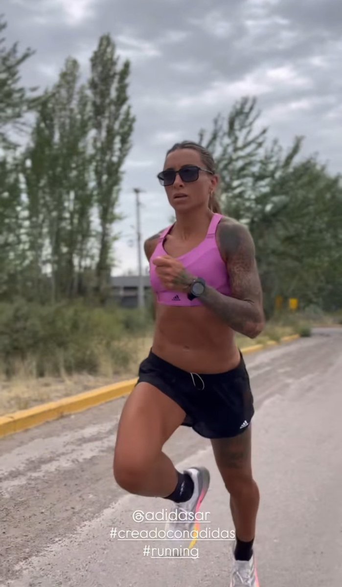 #28Diciembre Trelewense con la mejor 🙌 Atleta de #Trelew City 
#SábadoDeTrote 👌👇❤️ <a href="/adidas/">adidas</a> 
She's  <a href="/vanshithomasarg/">Vanshi Thomas</a> 🗽⚘️