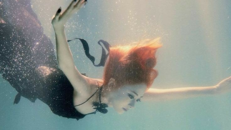 yunjinmiyav's tweet photo. the great mermaid yunjin. https://t.co/RIzxhdQeJf