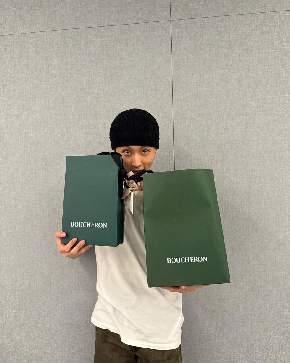 A lil gifts from 𝑩𝒐𝒖𝒄𝒉𝒆𝒓𝒐𝒏.