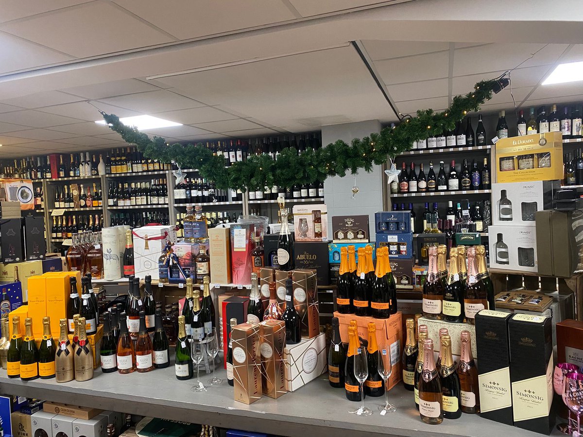 Maandag 30 december zijn wij van 09.30 t/m 18.00 uur geopend. En dinsdag 31 december van 08.00 uur t/m 16.00 uur. Dus nog alle tijd om champagne of mousserende wijnen in huis te halen. 🥂🍾🎉