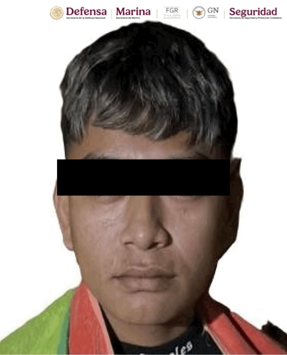 OHarfuch's tweet photo. Resultado de acciones operativas por el gabinete de seguridad @SEDENAmx , @SEMAR_mx , @FGRMexico, @GN_MEXICO_  y @SSPCMexico para debilitar a grupos criminales, tras ejecutar dos órdenes de cateo en Acapulco, Guerrero, fueron detenidas cuatro personas; entre ellas Marco Antonio "N"., líder de un grupo delictivo generador de violencia, cuenta con una orden de aprehensión vigente por delitos contra la salud. Estas acciones contribuyen a desarticular células criminales que tanto daño han causado a los municipios de la región.