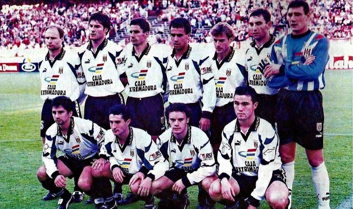 Primera_RFEF's tweet photo. ⚪⚫

112 años de legado y tradición.

👏 ¡𝗠𝘂𝗰𝗵𝗮𝘀 𝗳𝗲𝗹𝗶𝗰𝗶𝗱𝗮𝗱𝗲𝘀, @Merida_AD!

#PrimeraFederación | #VersusELearning https://t.co/hF804hkTHV