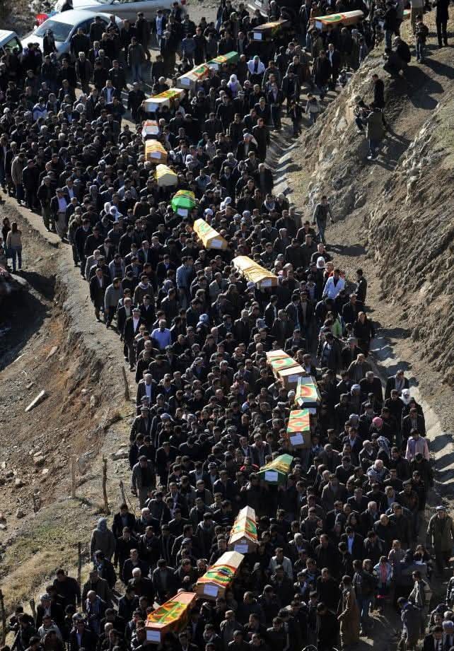 avukatanilguler's tweet image. Vurulmuşum
Dağların kuytuluk bir boğazında.
#Roboski #RoboskiİçinAdalet