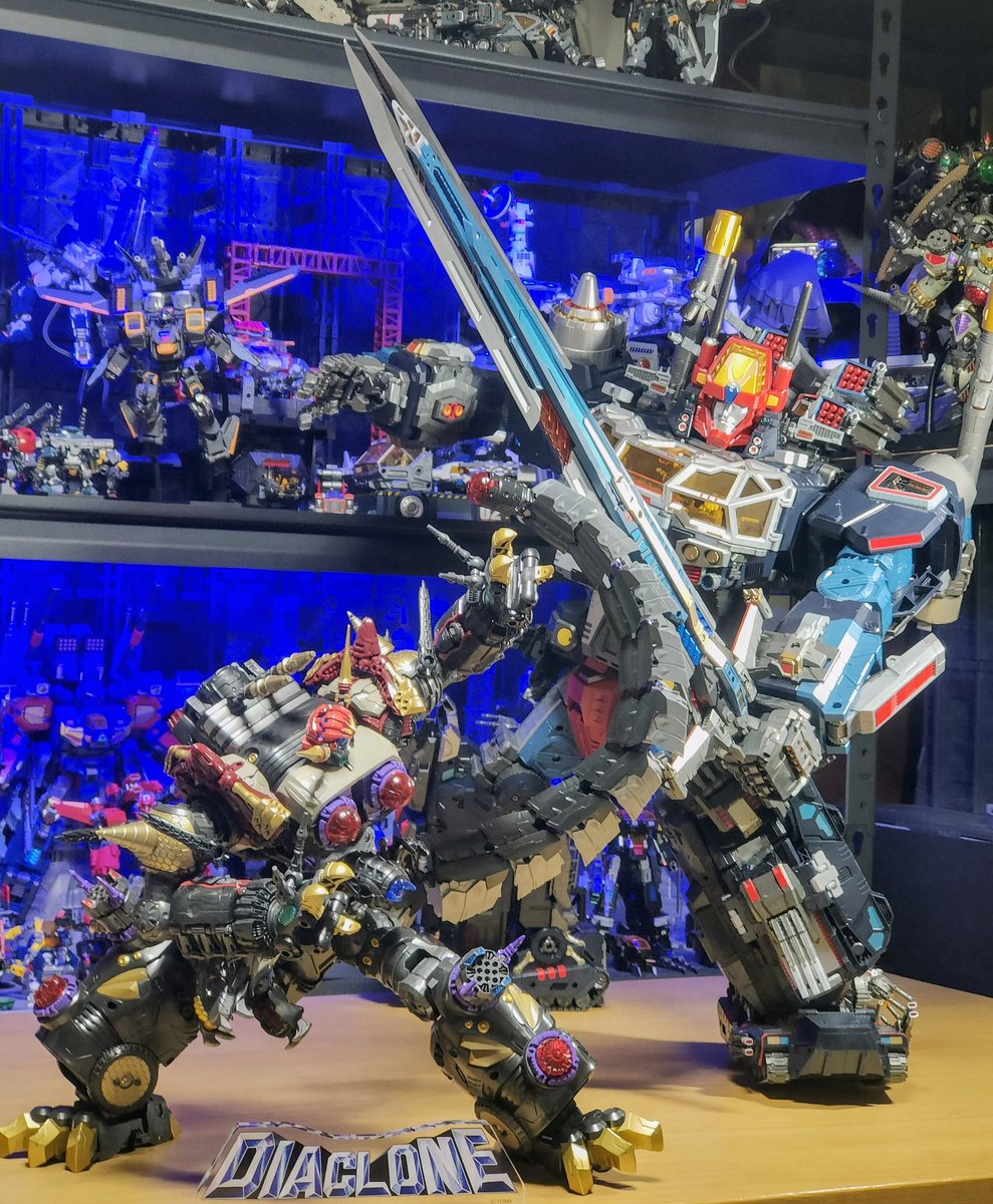 vlnwXs8o2jaHSa2's tweet image. 【アヴソリュートGXソード】
　　　　VS
【エヴォライズサーベルテイル】
デカブツ同士のぶつかり合いだぁぁっ！！
#ダイアクロン