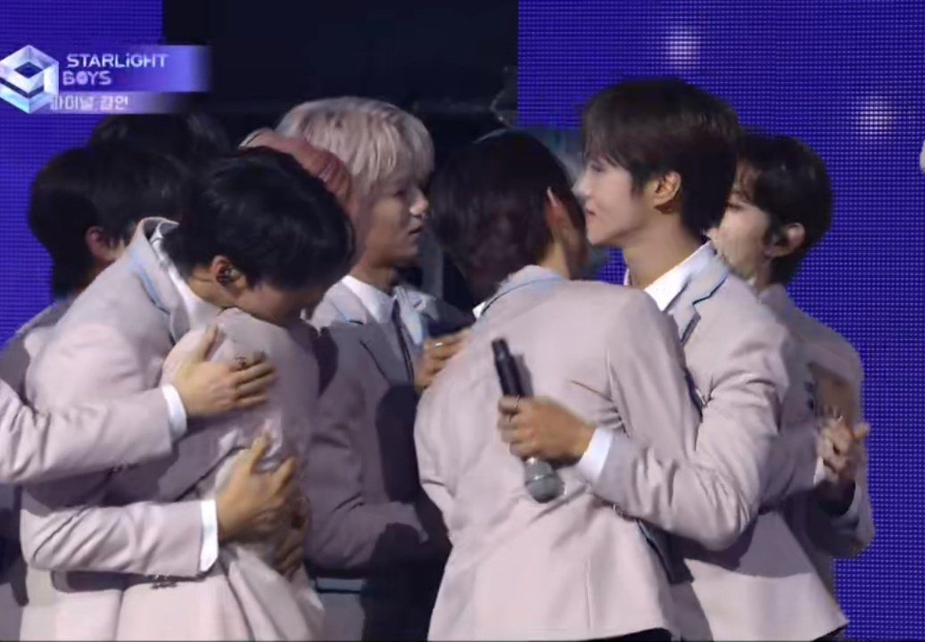 hnm_vale's tweet photo. Hug, To be honest, I was so looking forward to bae173 debuting together..
But it's okay, they'll still be together, right? 😀
#bae173 #StarlighBoys #PROJECT7final https://t.co/PCvskTqFpI