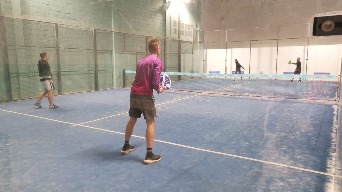 esmorzarunners's tweet photo. Algun@s de l@s integrantes del club, el pasado jueves, probando nuevas disciplinas en el Flow Pádel Club de Paterna, Valencia #EsmorzaPadels https://t.co/uvYWfZ0Qp9