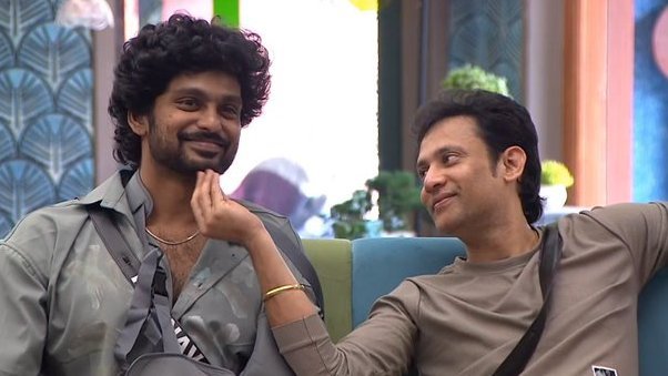 JounuSaba4444's tweet photo. My dear #Raanav PR,

Ignoring your abusive posts & not retaliating to your derogatory tweets abt #Deepak is not a sign of cowardice or inability.

 #DeepakArmy simply do not wish to lower the dignity of any other contestants. Lets not revert to the mudslinging ugly era of the early weeks of #BB8Tamil .

Starting a fight maybe is in your hands but ending it is not. Hope you guys understand!  

Spread positivity 😃❤️

#biggbosstamil8  #Deepak𓃵