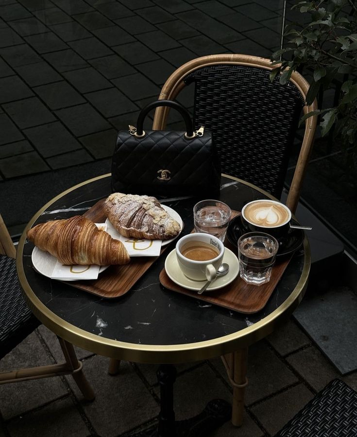 liIacdaisy's tweet photo. more coffee dates in 2025 https://t.co/snPQt2hGvi