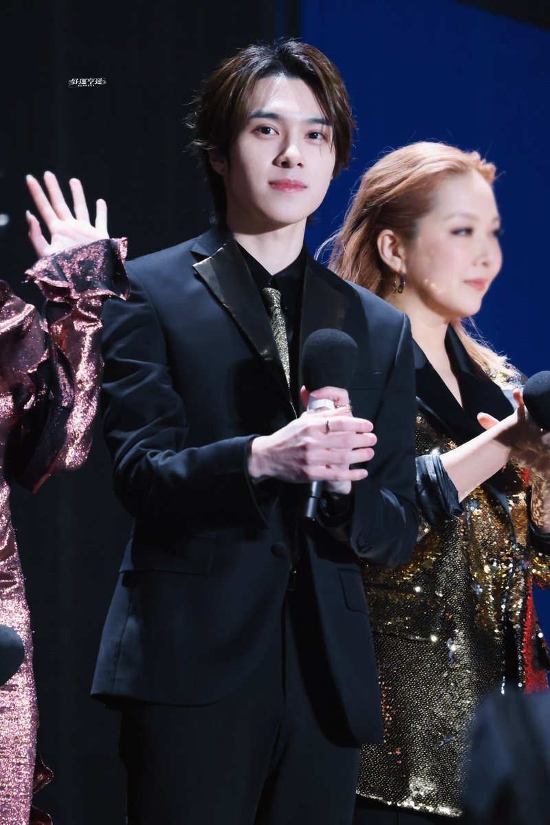 241228 

#Hendery #黄冠亨 #헨드리 
#WayV #威神V #웨이션브이
#HENDERYTHESHININGMC
#MC_HENDERYinWarmUpParty