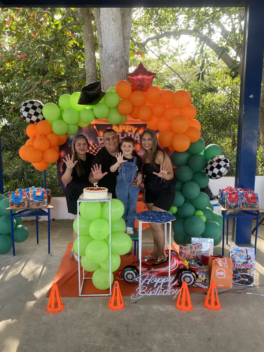 MalejaPadilla1's tweet photo. Te amamos 💚🏁 https://t.co/AW5mS0hukJ