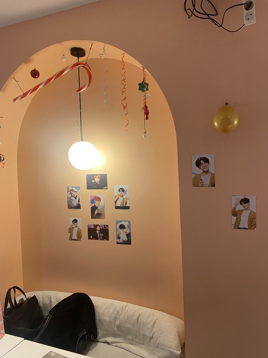 A.C.E in Paris 🥖💌 tweet media