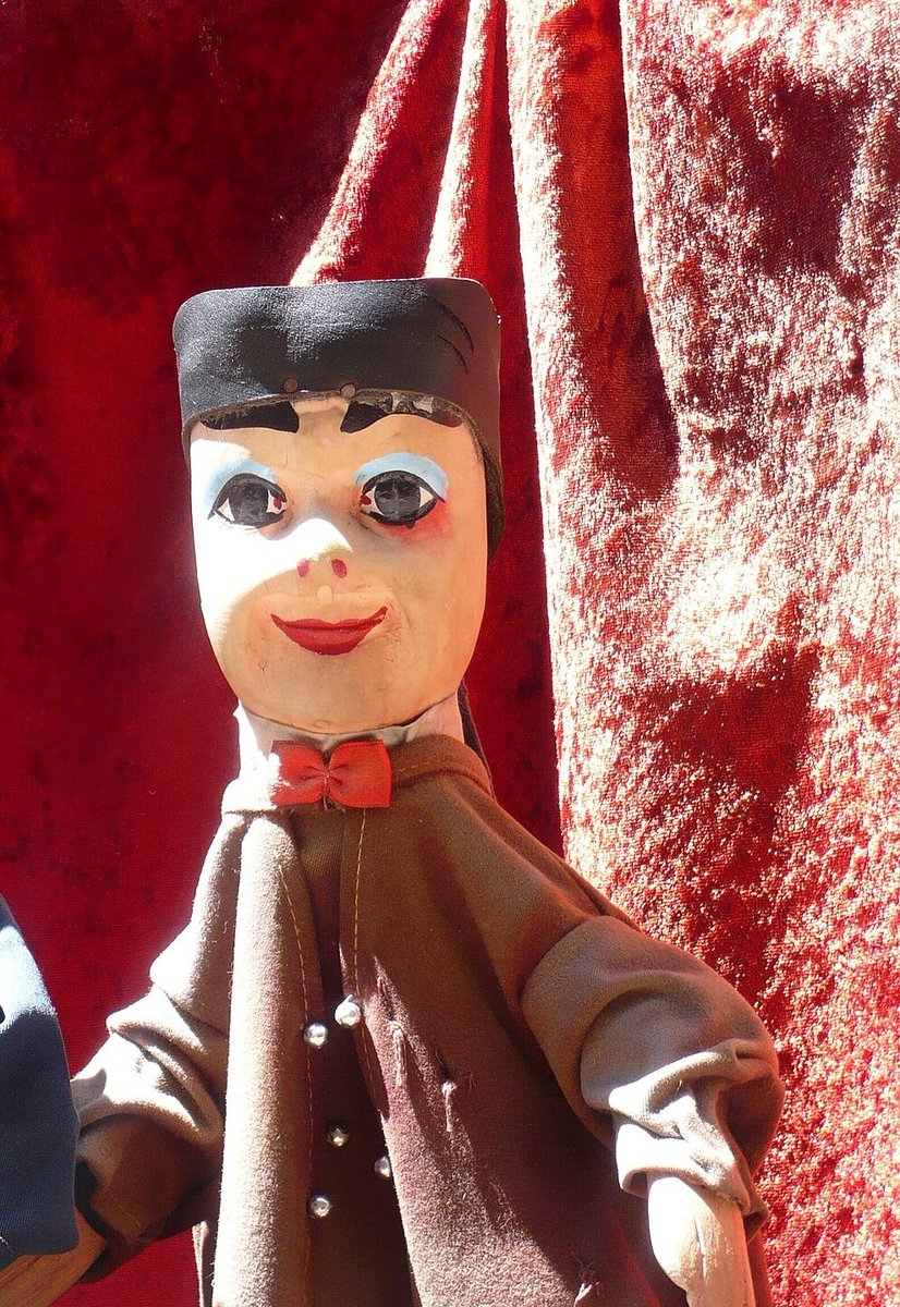 Today's puppet is 𝗚𝘂𝗶𝗴𝗻𝗼𝗹. His father was Laurent Mourguet and he was born in Paris, France. His father was a silk worker and a dentist and he was born to advertise his father's dentistry, but after success became a full time theatre puppet. He's very famous.