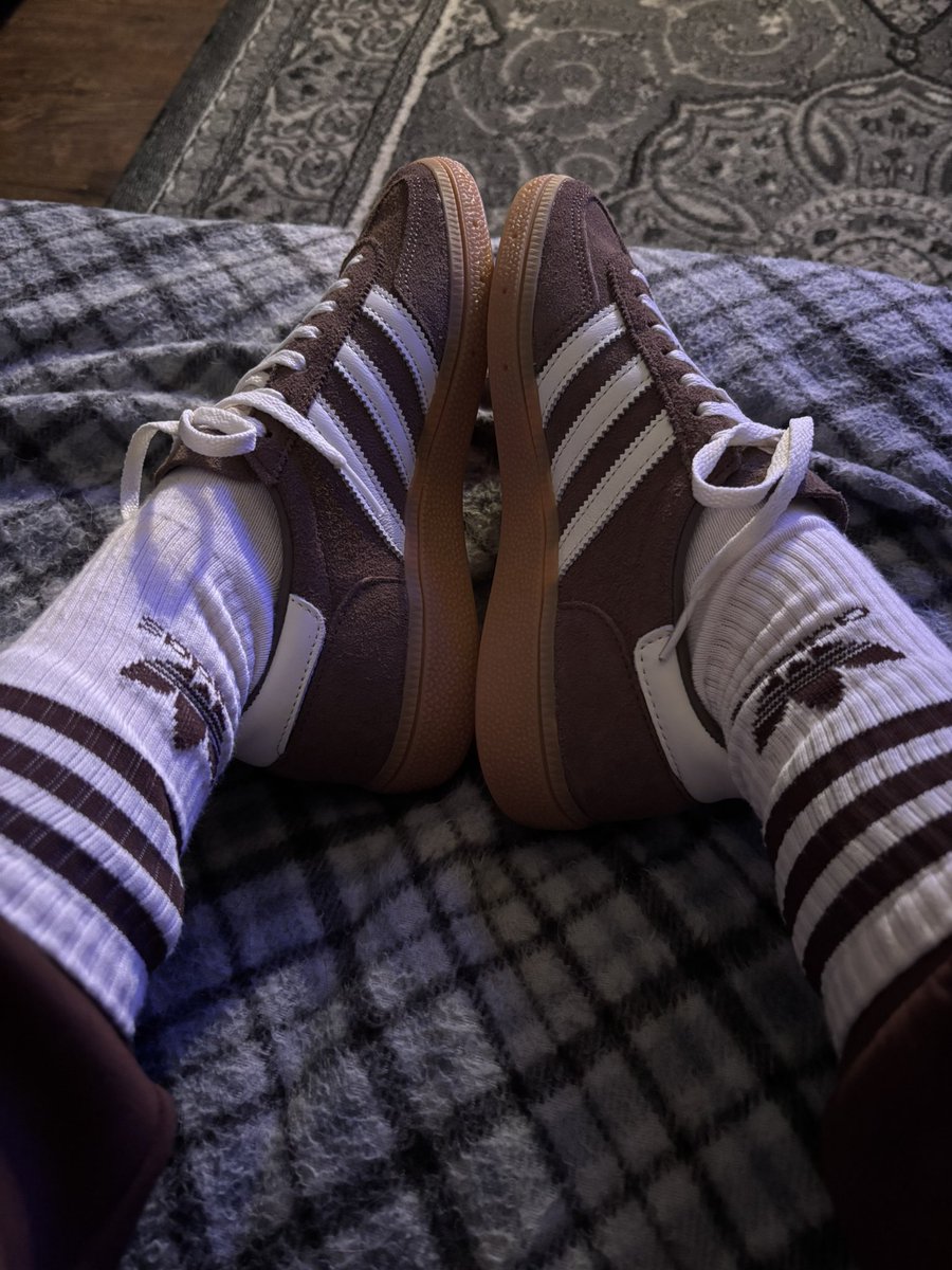LittleSazzles's tweet photo. Are they gorgeous #adidas #spezials
Good evening darlings https://t.co/BIaDfgtDzn