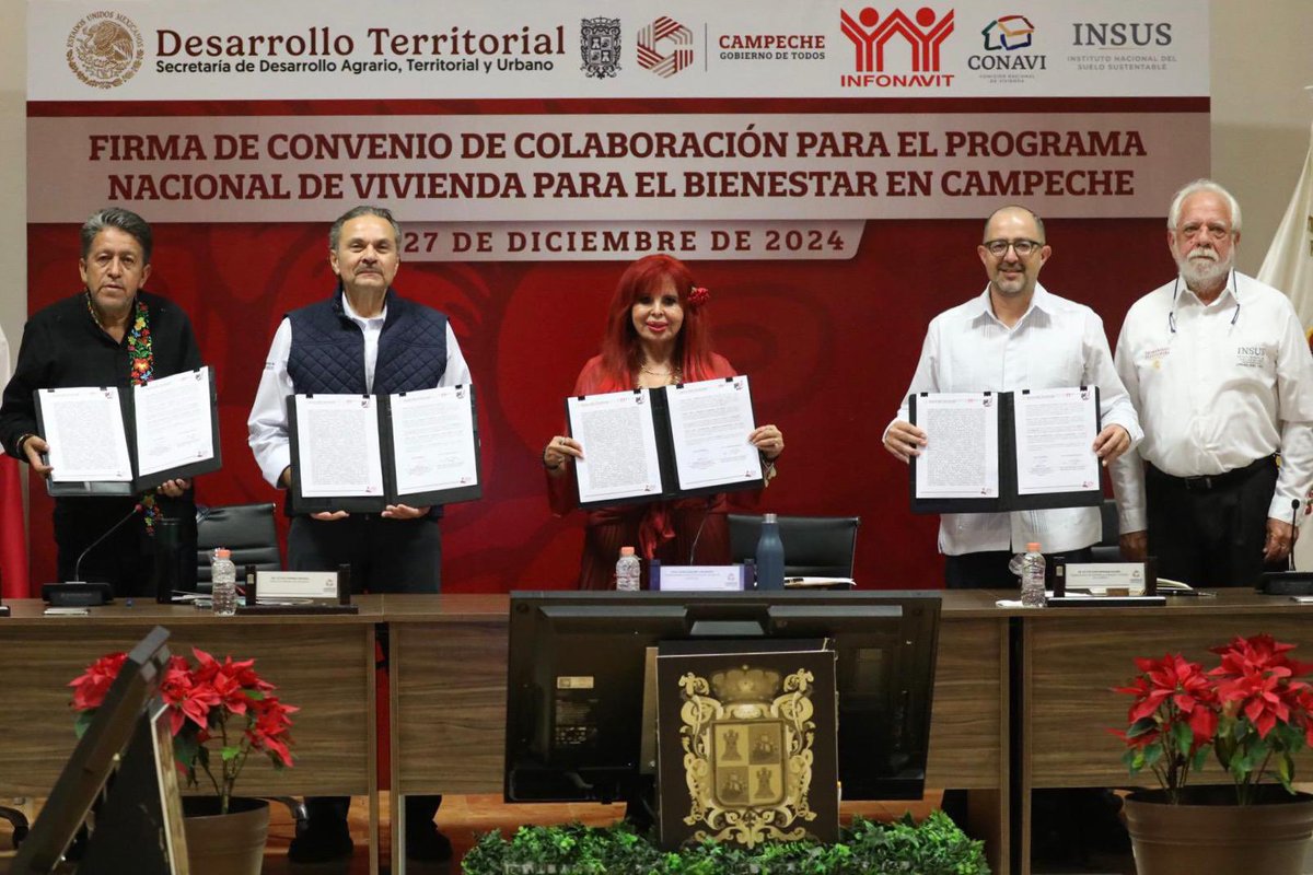 OctavioRomero_O's tweet photo. En seguimiento a la reunión de trabajo que tuvimos con la gobernadora @LaydaSansores el pasado 14 de noviembre, ayer firmamos el convenio de colaboración con el gobierno de Campeche, @SEDATU_mx, @Conavi_mx y municipios del estado, para la implementación del programa #ViviendaParaElBienestar de la presidenta @Claudiashein.

El acuerdo tiene como objetivo construir viviendas para 23 mil familias de menores ingresos, estas incluyen 8 mil casas para derechohabientes del @Infonavit. 

Durante el evento, también informamos que por indicaciones de la presidenta congelamos 9 mil 994 mil créditos, con el objetivo de resolver el problema de las deudas impagables. Adicional al congelamiento, 1 mil 866 acreditados y acreditadas ya recibieron en automático un descuento en la tasa, mensualidad y/o saldo.

#2doPiso4T #ConstruyendoJuntos #InfonavitHumanista