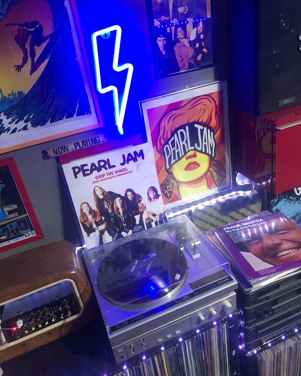 Listening to #PearlJam “Grip The Wheel: 1992 Newcastle Broadcast 1992” ❤️🤘🔥