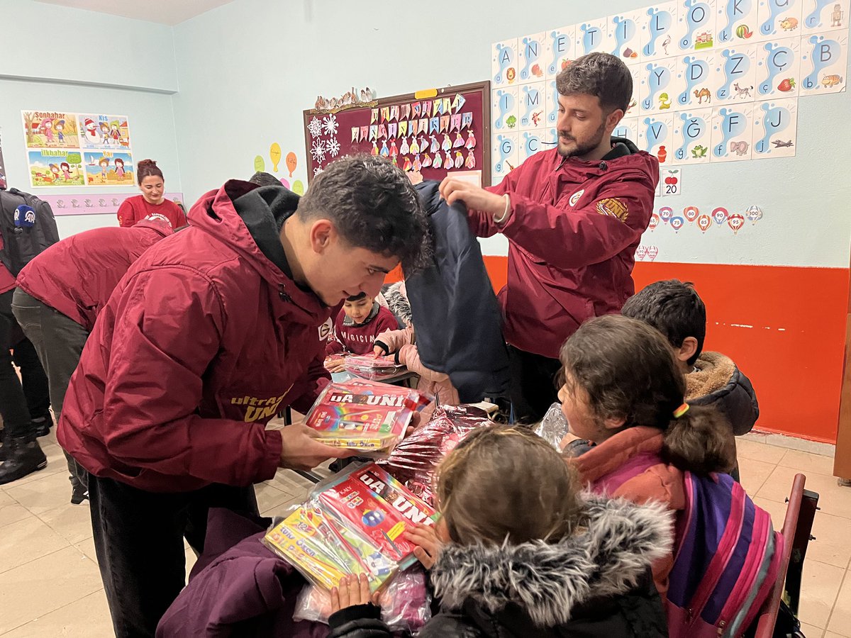 GÜÇLÜ BİRLİKTELİKLERLE, GÜÇLÜ YARINLARA!

#uAUNIKalpleriIsıtıyor projemiz kapsamında Bitlis'teyiz. Kardeşlerimizin yüzlerinde bir nebze olsun gülümseme oluşturabilmek için her zaman yanlarındayız! #ultrAslanUNI