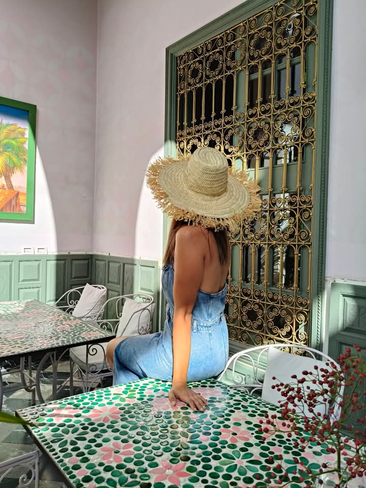 Mustapha69ma's tweet image. 📕📗في قلب مراكش، لحظات التقطت فيها سحر الزخرفة المغربية🇲🇦👑 بأدق التفاصيل ✨

#ShotonOPPO #TapIntoAI #OPPO #OPPOMaroc #InspirationAhead #Qualité #AIPhone #Camera #AIPortrait #Marrakech #photography #art