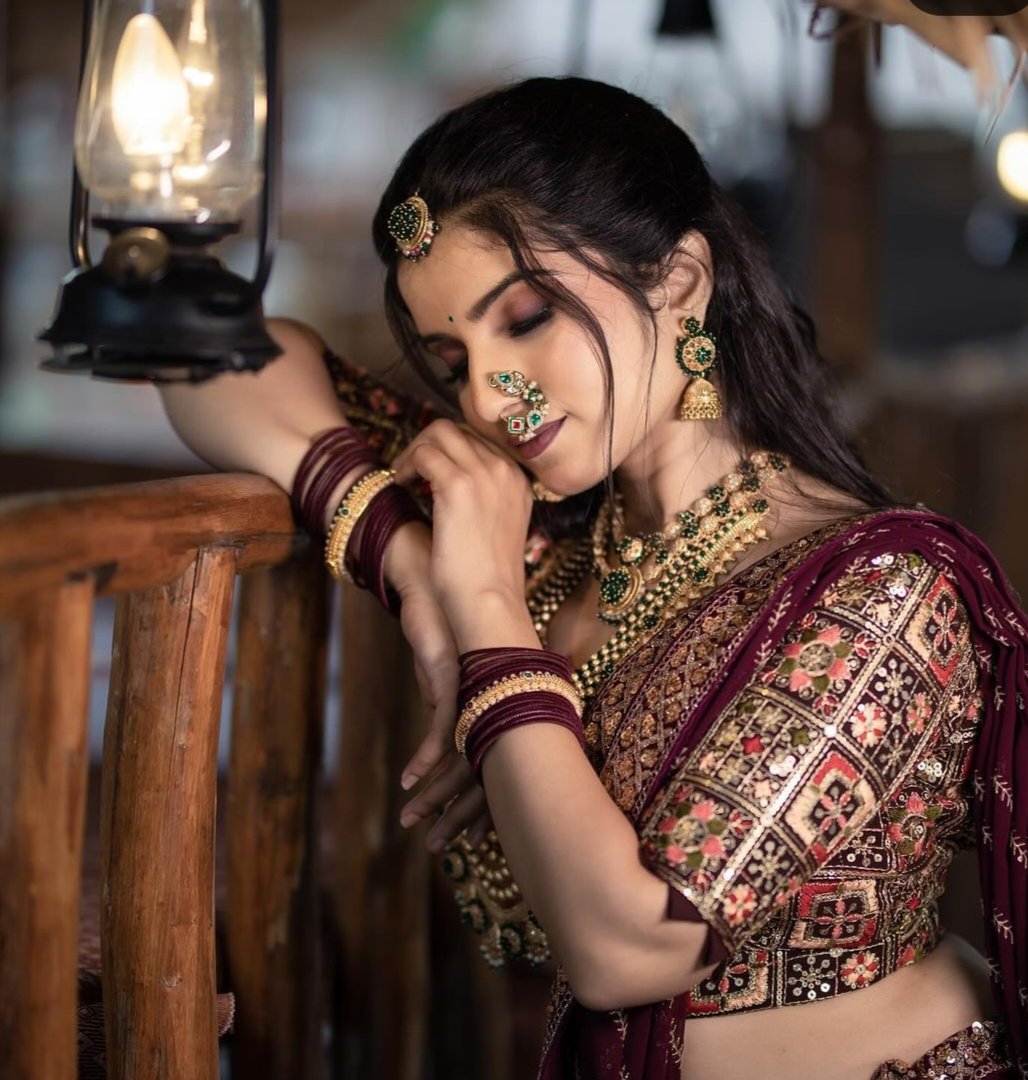 जख्मी हो गई नींद हमारी 
ख्वाबों पर किसी ने वार किया 🙏
                जिस्म तो सलामत है पर, 
             रूह को किसी ने मार दिया 🌃🌃