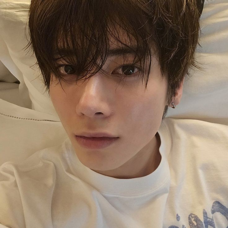 tyningmilk's tweet photo. 🔞 alpha!kvi who's too much of a pillow princess to top without the help of his omega!tyvn. what an useless alpha, seriously, cant even do anything right, always whining, complaining when he's expected to do things alphas do. he's lucky tyvn is more than happy to take on the role https://t.co/JFV3RVm2SQ