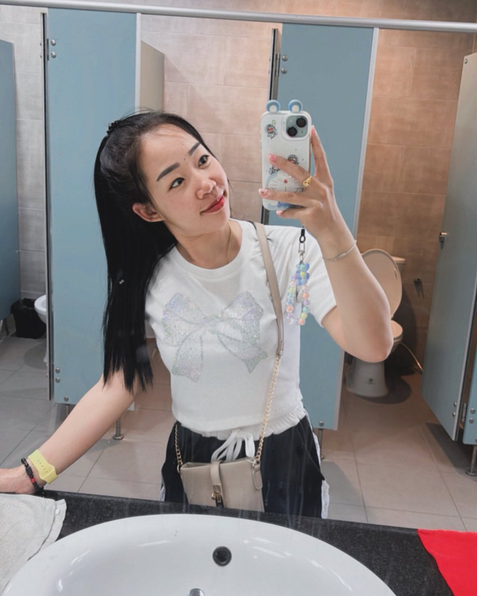Payfon08's tweet photo. สงสารเนื้อคู่จัง ไม่รู้จะหาเราเจอป่าว 🤪🤗 #โสดโปรดจีบ https://t.co/hJKk75K7ik