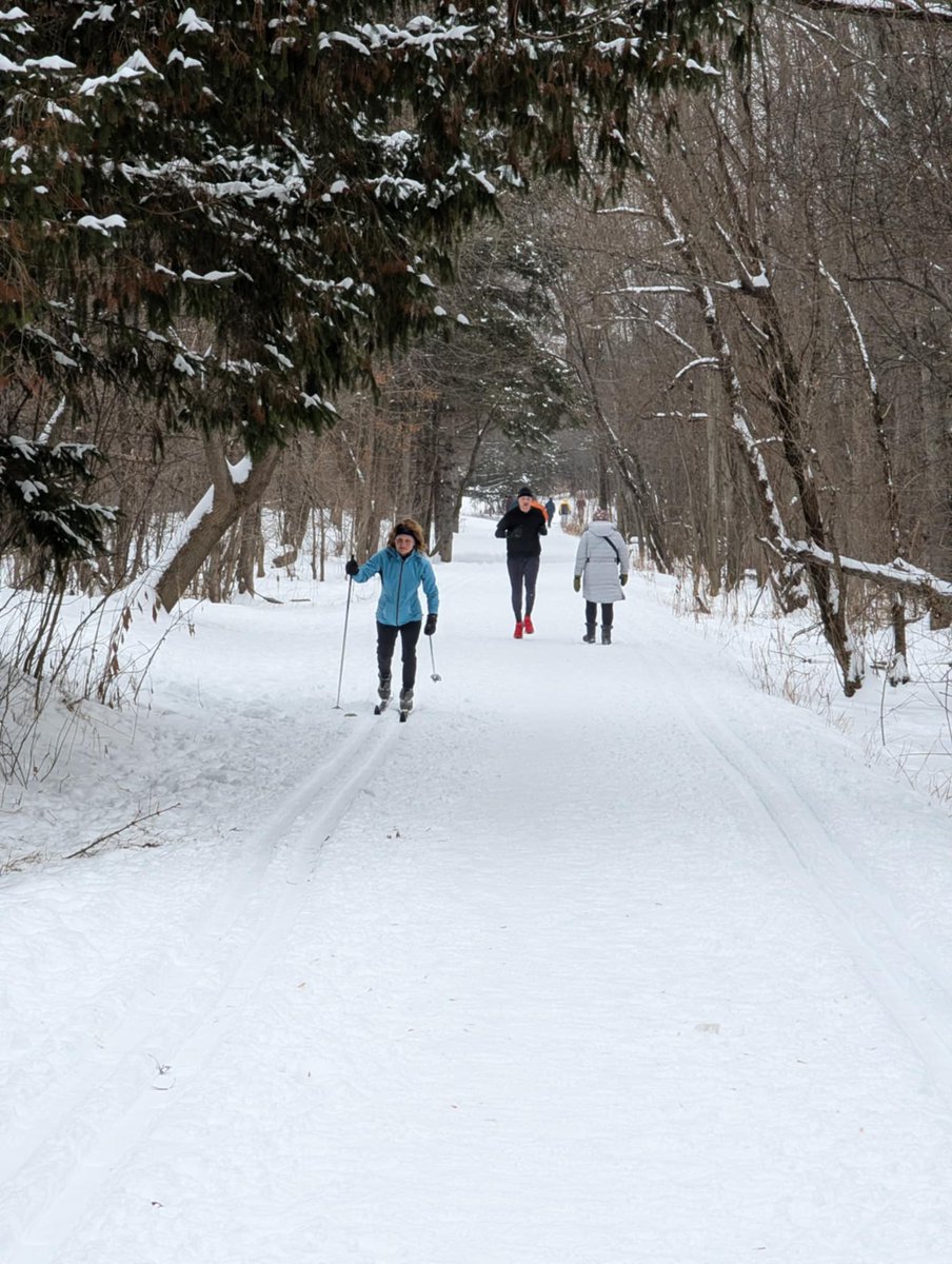 orleansparkrun's tweet photo. 219th event / 219e évènement - DECEMBER 28

We had 29 participants, who ran, jog or walk on this beautiful winter morning!☃️

Thanks again to our volunteers, who again made this event possible. 🏃🏻‍♂️🏃🏼‍♀️🚶‍♀️🦮 https://t.co/Xpeipz2IOs