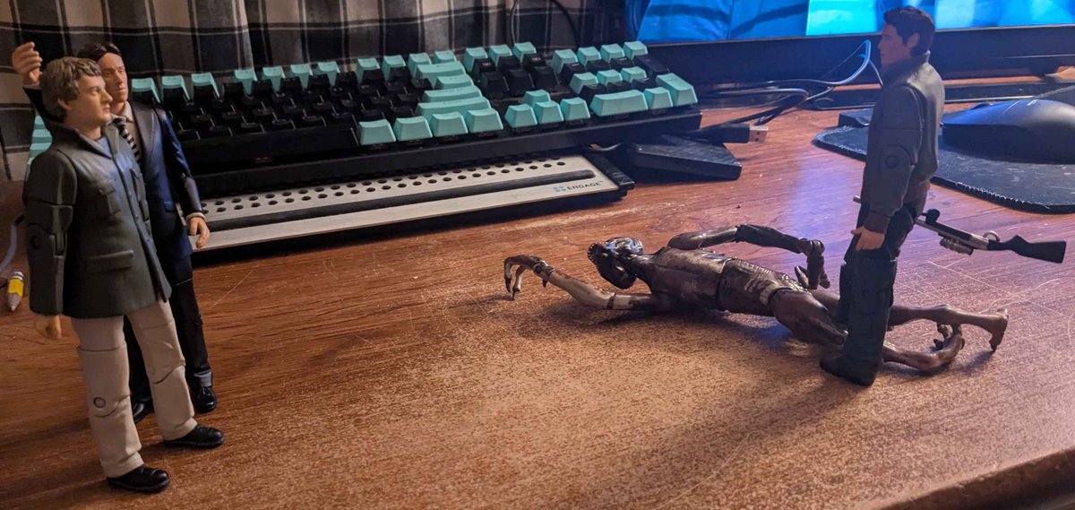 LolsTheHax's tweet photo. I must do it, I have to do another one.
JUST WHAT I DO posing action figures. #Primeval #JurassicPark #CharacterOptions #Mattel https://t.co/6CvmQWx19W