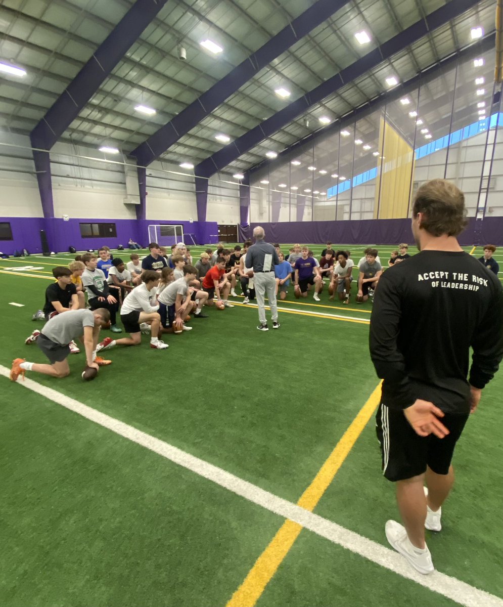 jefftrickeyqb's tweet photo. That’s a wrap in Elkhorn, WI.  Love the approach of these guys - showin up with attention and effort, getting better together.   On to Minnetonka!  #trickeyqbcamps #BetterTogether https://t.co/gdTpEi5Tm5