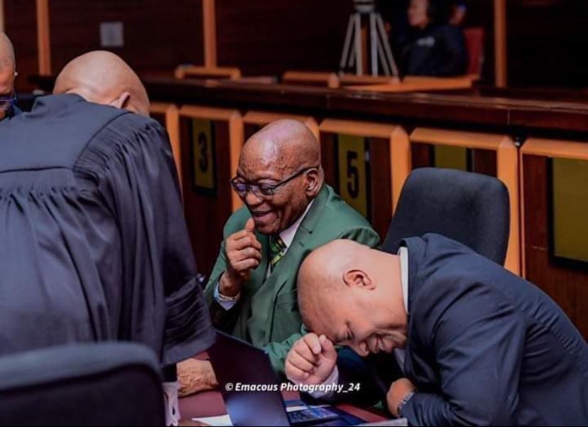 Mokone_Dimphoo's tweet image. BREAKING NEWS ‼️‼️‼️‼️‼️
PRESIDENT ZUMA SELLS HIS IMAGINARY HOUSE IN DUBAI:
We have been informed by very reliable sources proximate to the Zuma family that President Zuma has sold his imaginary house and two mermaids to @FloydShivambu . He used the mermaids to capture the state