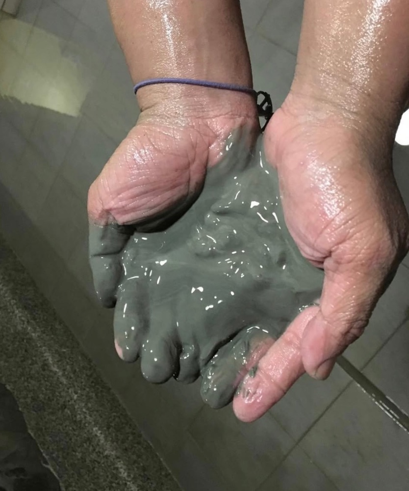 台北冷
下午來台南朝聖千鶴取暖
加料泥漿含豐富的「蛋白質」
可是經過通體舒暢的抽插後
從弟弟身上萃取出的精華液
加我的🫰

#裸湯