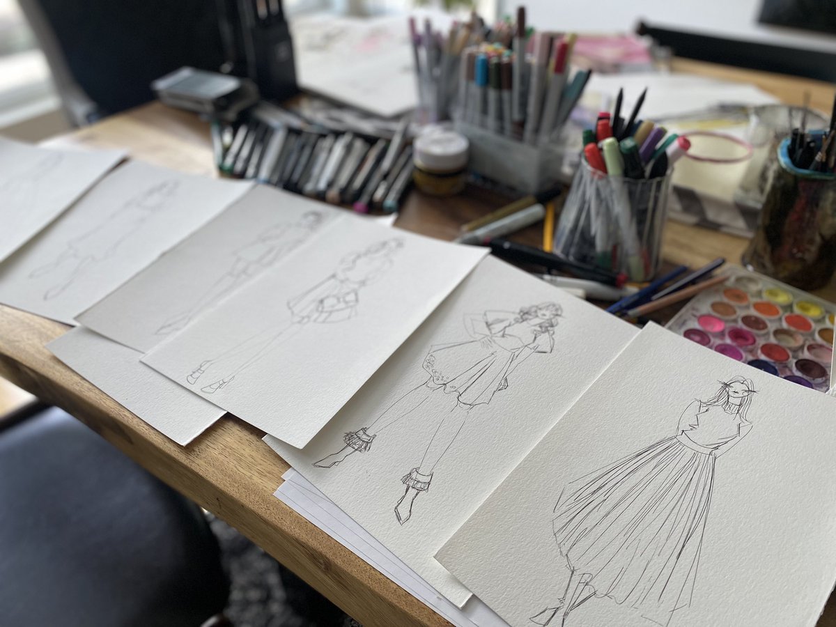 Current state of my dining room table… till dinner parties get in the way😆

Cleanup mode - go!