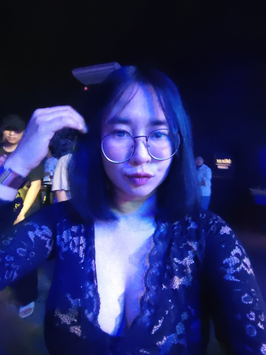 อม ยิ้ม tweet media
