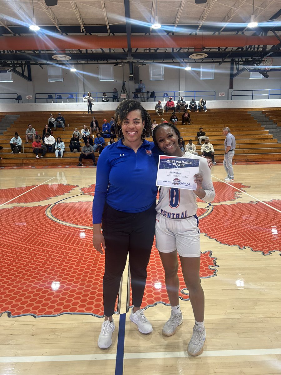 Alilyiah Morris  is the MVP of Day 2 GAME 1 with 11 points leading Madison Central to the win over Hancock 41-36 #JUNGLEbellsCLASSIC #letemKNOW