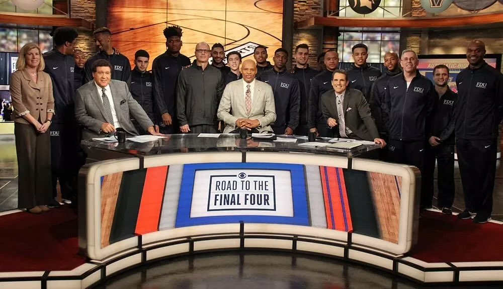 College basketball lost one of the great ones ......
Greg Gumbel was such a good man and an incredible talent .....
Rest in Peace  🙏🙏🏽
Elon🏀Family