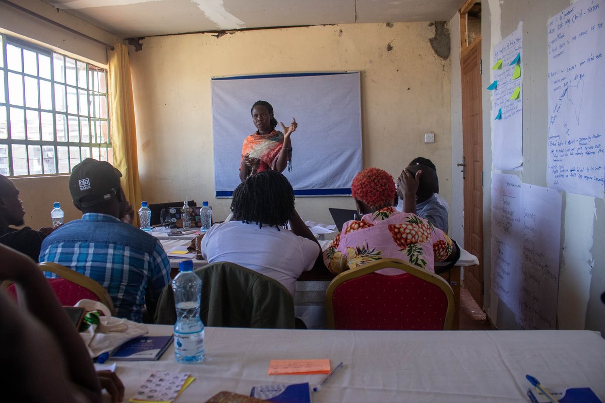 fake news, and misinformation. During the first day of the training, participants explored the elements of a trustworthy internet, ethics, and responsibilities. They also analyzed specific instances of fake news that have emerged in Kibera, enhancing their
