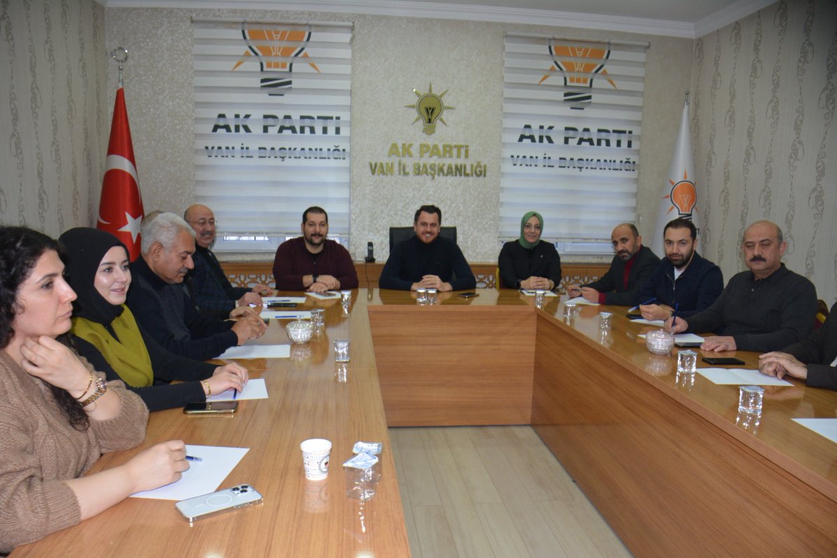 zerrin_alpaslan's tweet photo. Başlasın Türkiye Yüzyılı! Yarın değil, hemen şimdi! İl Başkanımız Sn @emreguray65 il başkan yardımcılarımız ve gençlik kolları başkanımız eşliğinde Genel Başkanımız ve Cumhurbaşkanımız'ın katılımlarıyla gerçekleşecek kongre hazırlığımızın hayırlara vesile olmasını diliyoruz. https://t.co/A8jEW3GRAh