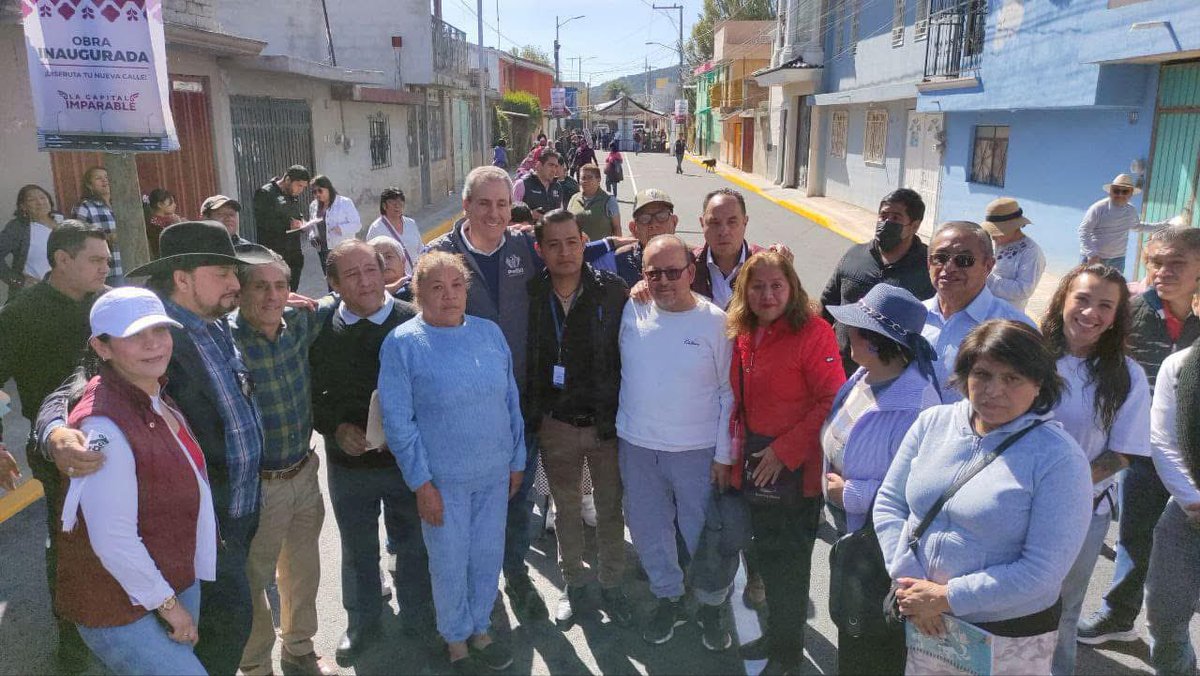 MariaHurtadoPue's tweet photo. 🌸✨El día de ayer tuve la alegría de acompañar a nuestro #PresidenteMunicipal @pepechedrauimx en la Inauguración de una de las varias calles qué se estarán inaugurando en nuestra Amada Capital Poblana✨🌸👏🏻
#PesandoEnGrande #armentaconmigo
#MariaTeresaHurtado #PlanC #puebla https://t.co/eKnPkqXIQD