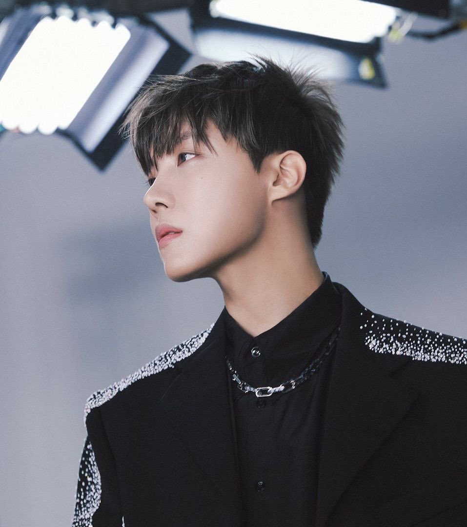 yonce_effect's tweet image. K-pop Acts with the MOST Songs reaching #1 on US iTunes Chart 🇺🇲

#1. BTS — 32
#2. JungKook — 12
#3. Jimin — 10
#4. SUGA, AgustD — 8
#5. V, RM, #JHOPE — 6 🆕🆕
#6. Jin  — 4