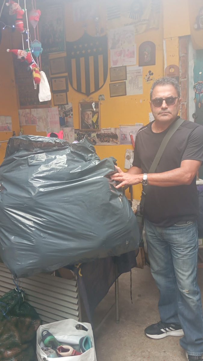 PenaEPereira's tweet photo. Gracias a @cap_social por la gran donación de peluches para el Merendero infantil, para que los niños puedan tener reyes como campeones, viva Peñarol. @Cc1891carbon @elfito74 @gastonfalco8 @elfito74 @WilsonMendez86 @Palmefotografia https://t.co/YOEQe8svca