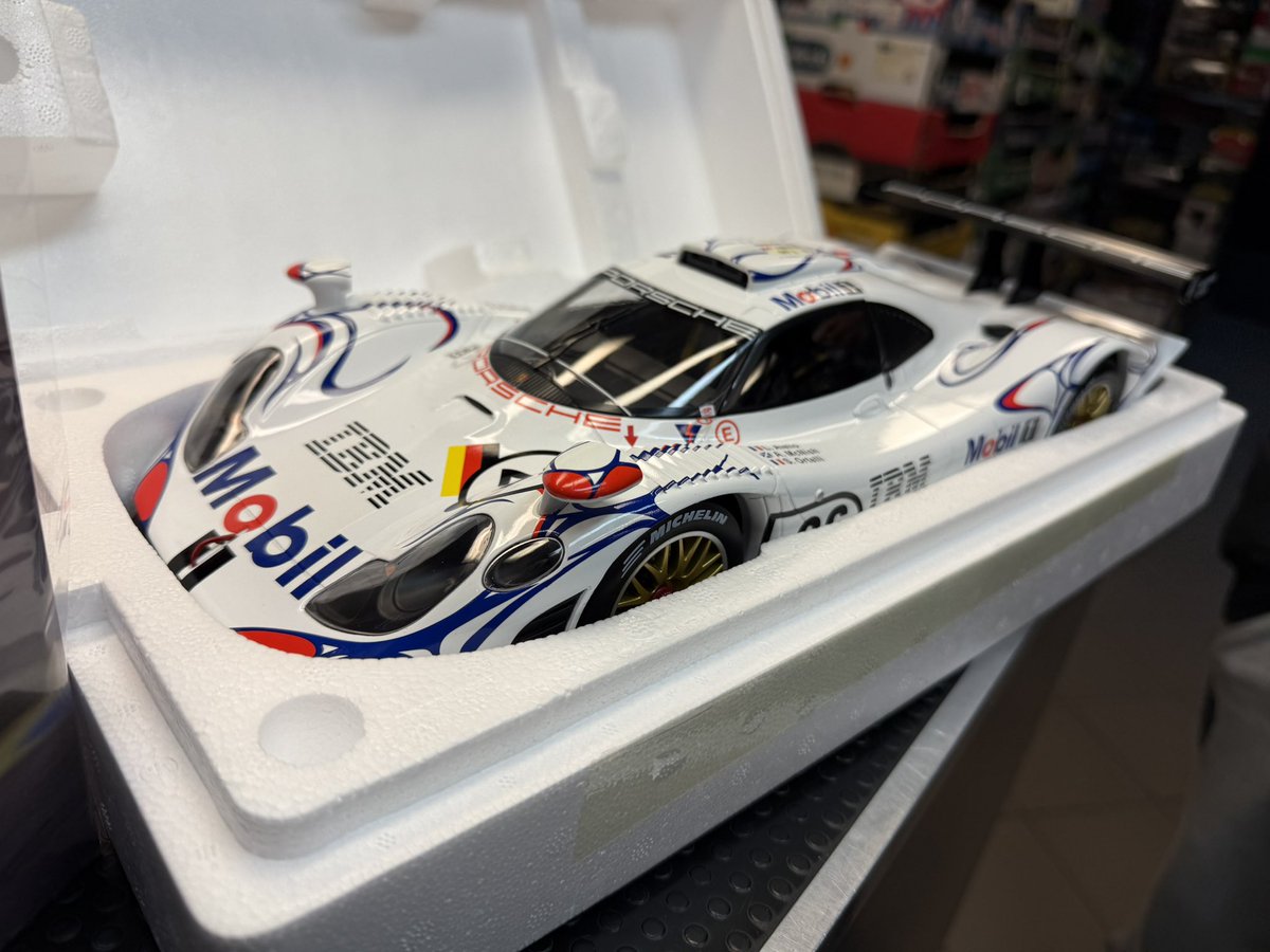 cars_tiny's tweet image. Porsche 911 GT1 Winner 24H LeMans 1998 Werke 83 Scala 1:18 #tinycars #scala112 #porsche #porschegt1 #lemans #diecast