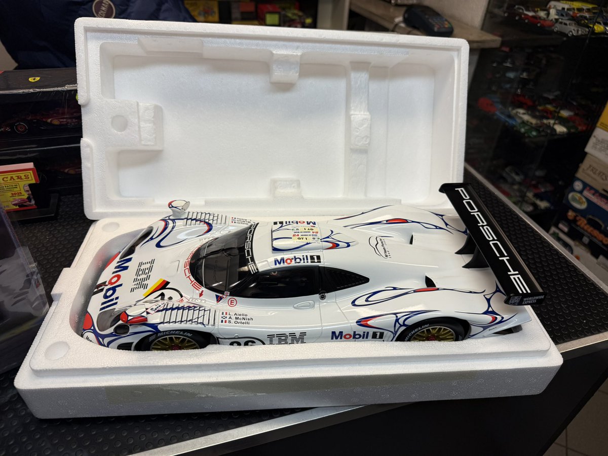 cars_tiny's tweet image. Porsche 911 GT1 Winner 24H LeMans 1998 Werke 83 Scala 1:18 #tinycars #scala112 #porsche #porschegt1 #lemans #diecast