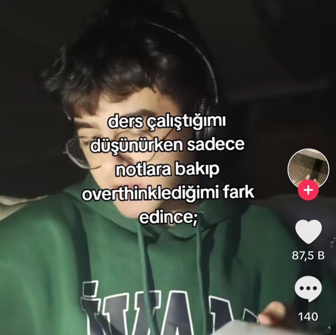 Alya (@alyareckles) on Twitter photo 