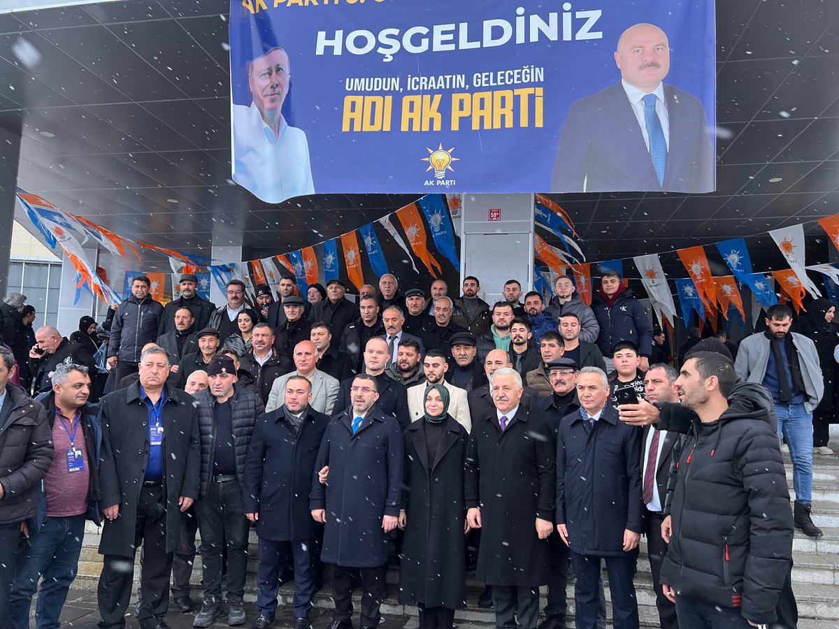 Değerli dava ve yol arkadaşlarımızla Kars 8. Olağan İl Kongremizi büyük bir coşku ve katılımla gerçekleştirdik. Bu kutlu yürüyüşte yanımızda olan her bir kardeşimize gönülden teşekkür ediyorum.

Kongremiz neticesinde yeniden İl Başkanımız seçilen Sn. Muammer Sancar ve yönetimini